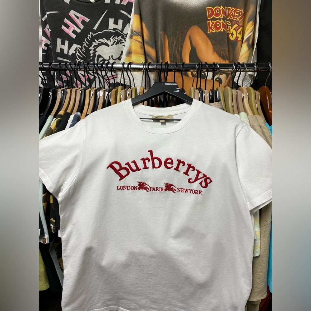 RARE Burberry Embroidered print men’s Tee shirt size M